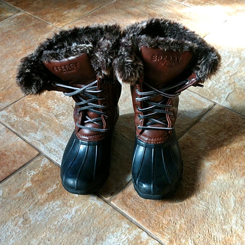 Sperry fleece lined boots with leopard faux fur!